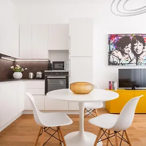 Appartamento San Babila Design R&r, Milano